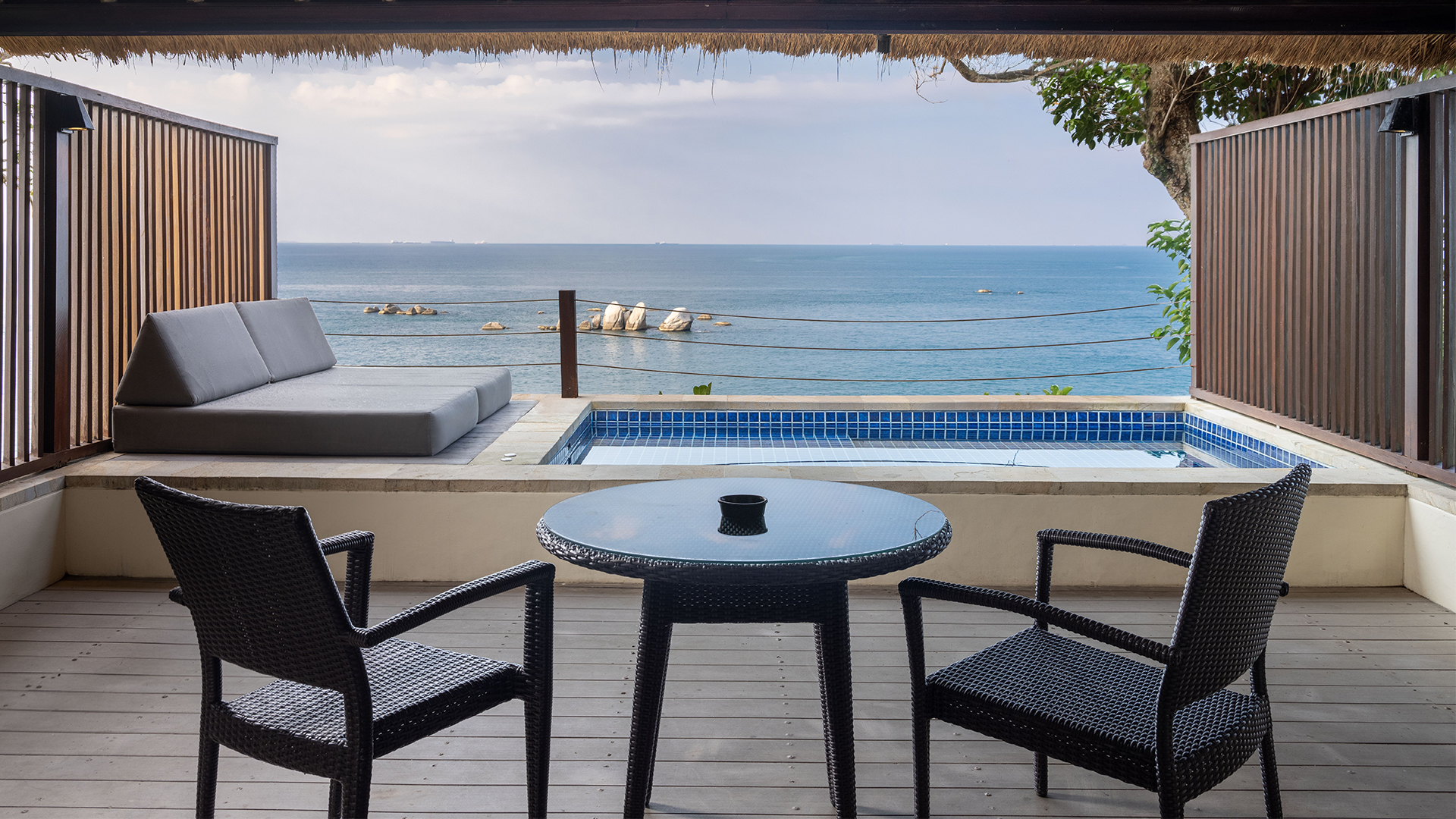 Rainforest Oceanfront Villa Balconi